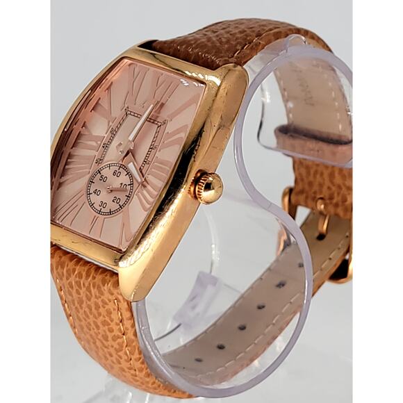 Elegant Rose Gold-Tone Watch with Roman Numerals and Leather Strap Bronzo Italia - Picture 6 of 8